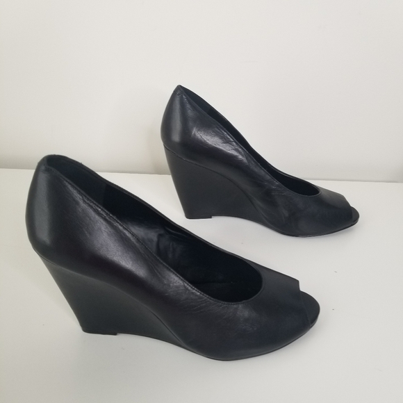 BCBGeneration Black Leather Chunky Wedge Peeptoe Sandals Size 9.5 - Picture 8 of 9